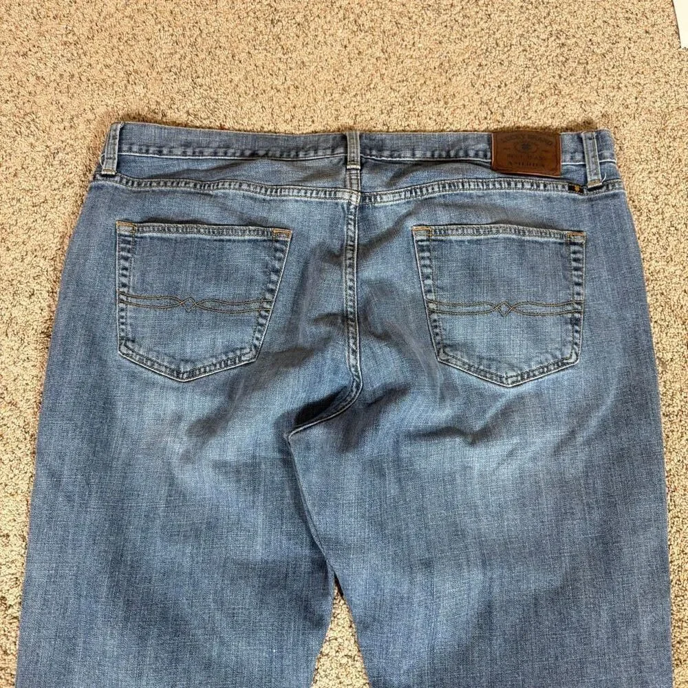 Lucky Brand Men’s 410 Athletic Fit Light Medium Wash Jeans‎ Size 42X32